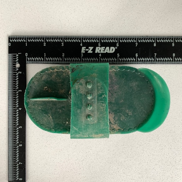 [Free If You Bundle $15+] Kong Nubby Zoom Groom ZoomGroom + Plastic Curry Brush - Picture 5 of 11